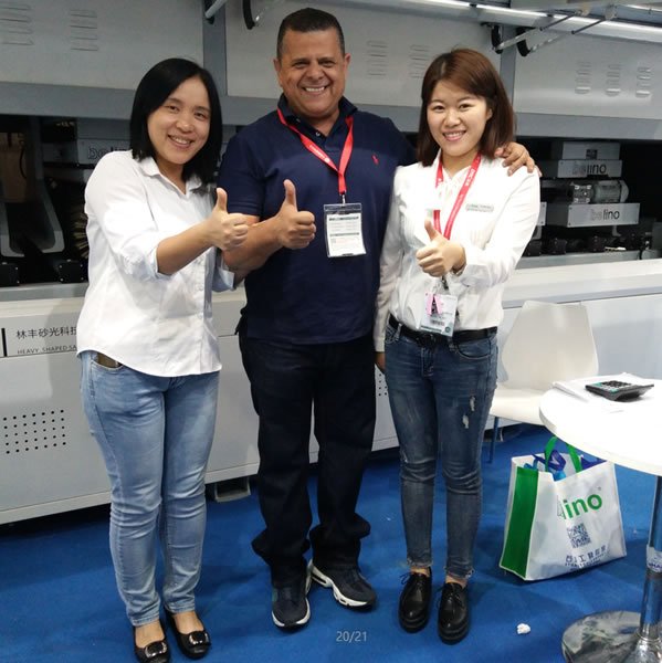 客戶合影 (1).jpg